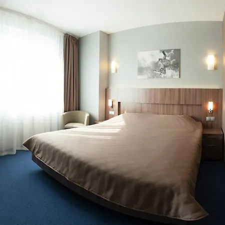 Slavyanskaya Hotel 3*
